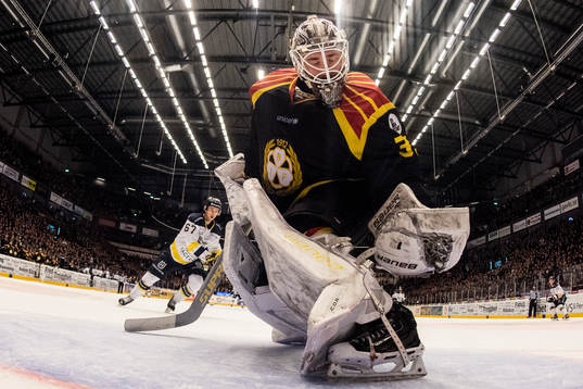 Brynäs målvakt David Rautio deppar