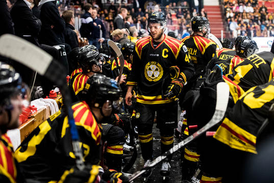 Brynäs Jacob Blomqvist deppar i båset
