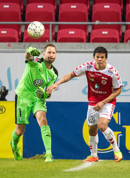 Malmö FFs målvakt Johan Wiland och Kalmars Romário