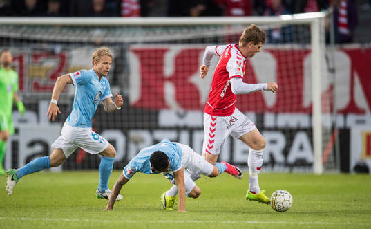 Malmö FFs Oscar Lewicki och Yoshimar Yotún  samt Kalmars