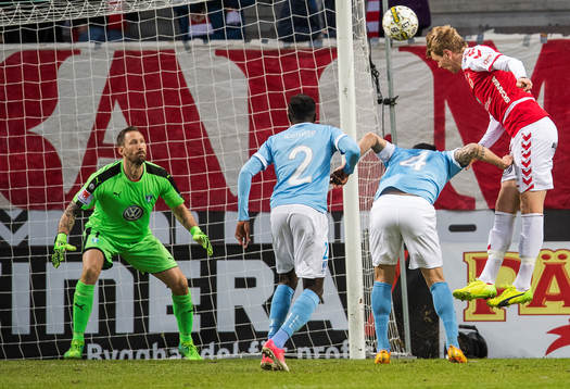 Kalmars David Elm samt Malmö FFs målvakt Johan Wiland, Pa