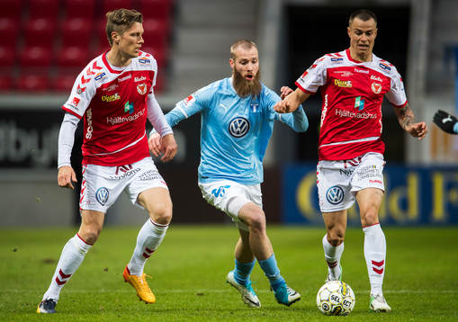 Kalmars Viktor Elm och Melker Hallberg samt Malmö FFs Jo