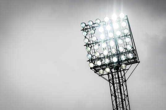 Belysning på Falcon Alkoholfri Arena före fotbollsmatchen