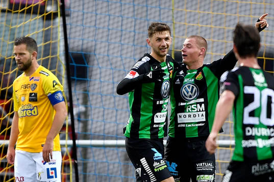GAIS Dardan Rexhepi jublar med lagkamrater