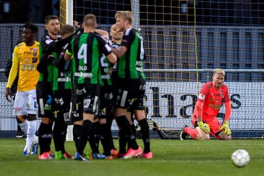 Falkenbergs målvakt Hampus Nilsson deppar