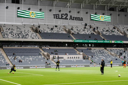 AFC Eskilstunas målvakter värmer upp på Tele2 Arena