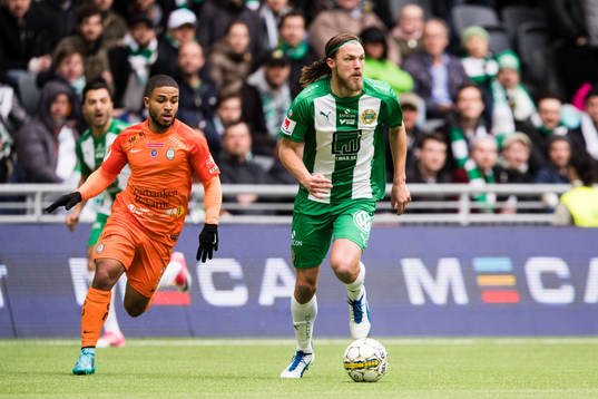 AFC Eskilstunas Jernade Meade jagar Hammarbys Björn Paulsen