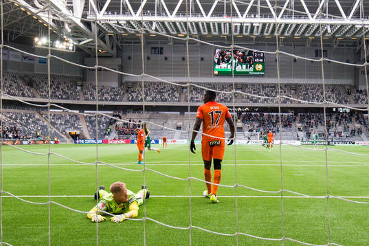 AFC Eskilstunas målvakt Tim Erlandsson och Bun-Dawda Sowe
