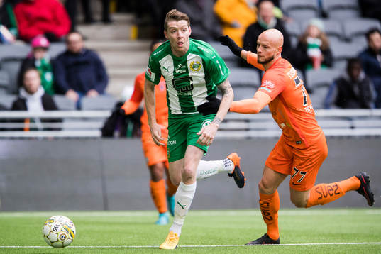 Hammarbys Birkir Már Saevarsson och AFC Eskilstunas Zourab
