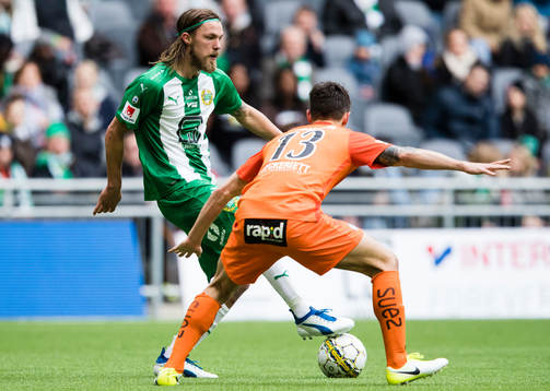 Hammarbys Björn Paulsen och AFC Eskilstunas Thomas Piermayr