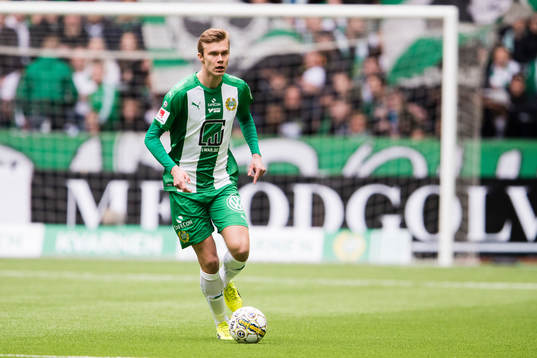 Hammarbys Marcus Degerlund med bollen