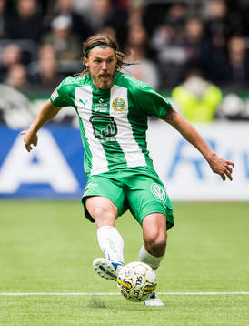 Hammarbys Björn Paulsen med bollen