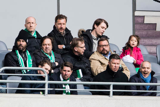 Hammarbys sportchef Jesper Jansson på läktaren