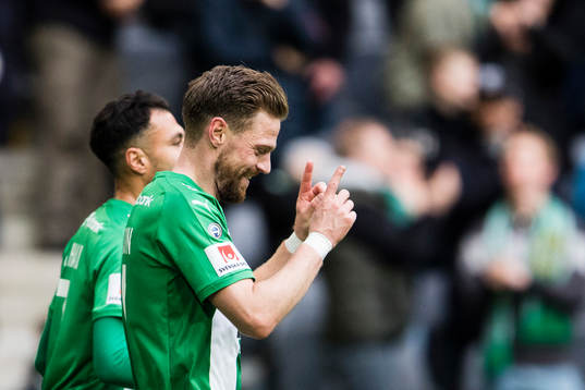 Hammarbys Arnór Smárason jublar