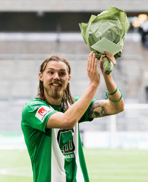 Hammarbys Björn Paulsen tackar publiken