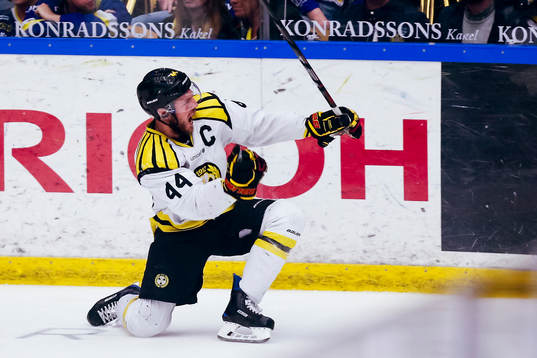 Brynäs Jacob Blomqvist jublar