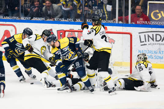 Rörigt framför Brynäs målvakt David Rautio