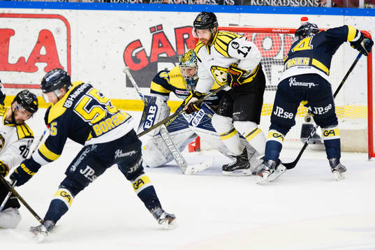 s målvakt Linus Söderström och Brynäs Kevin Clark