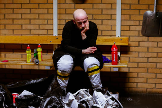 Brynäs målvakt David Rautio deppar