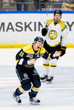 s Simon Önerud jublar och Brynäs Marcus Ersson deppar