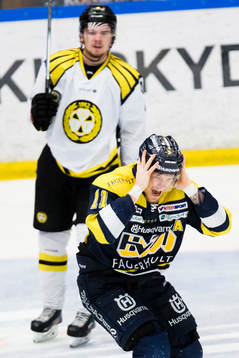s Simon Önerud jublar och Brynäs Marcus Ersson deppar
