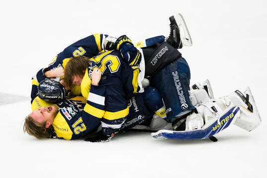 s Mattias Tedenby, Kristofer Berglund och målvakt Linus