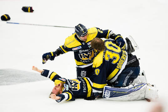 s Mattias Tedenby, Kristofer Berglund och målvakt Linus
