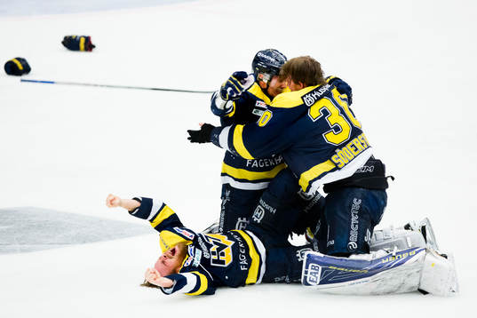 s Mattias Tedenby, Kristofer Berglund och målvakt Linus