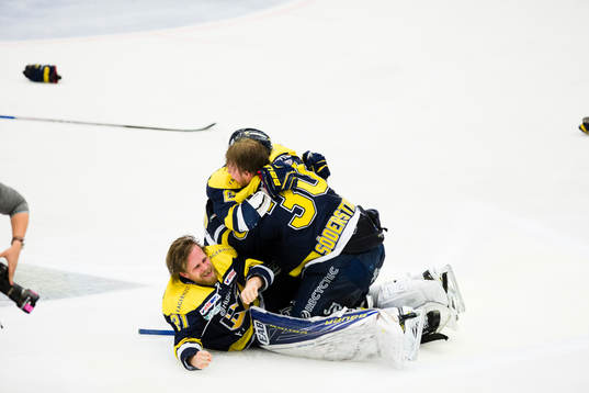 s Mattias Tedenby, Kristofer Berglund och målvakt Linus