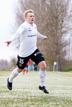 Hittarps Nicklas Nielsen jublar
