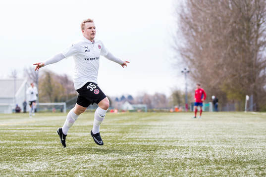 Bläddra bland fler bilder av Fotboll, Division 2 Västra Götaland, Hittarp - Tvååker