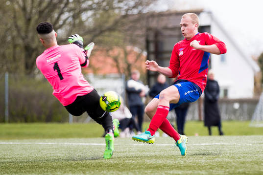 Hittarps målvakt Hussein Hamzi och Tvååkers Jakob