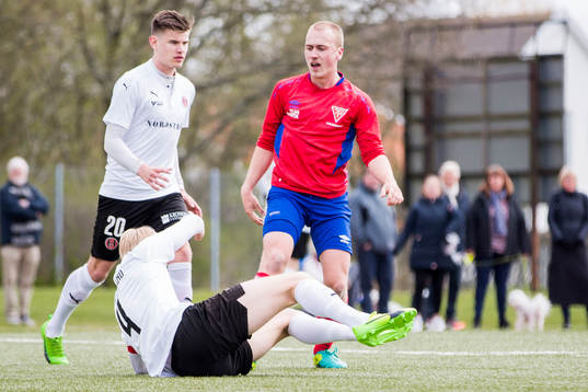 Hittarps Max Anderberg (v) och Viktor Wihlstrand (på