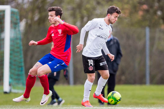 Hittarps Omar Hamid med bollen