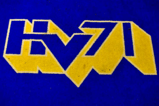 s emblem på golvet före final 7 i SM-slutspelet i