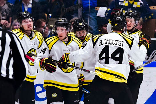 Brynäs spelare jublar