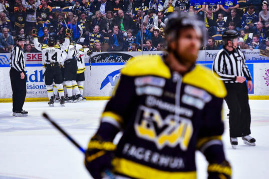 Brynäs spelare jublar