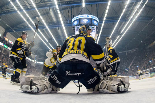 s målvakt Linus Söderström