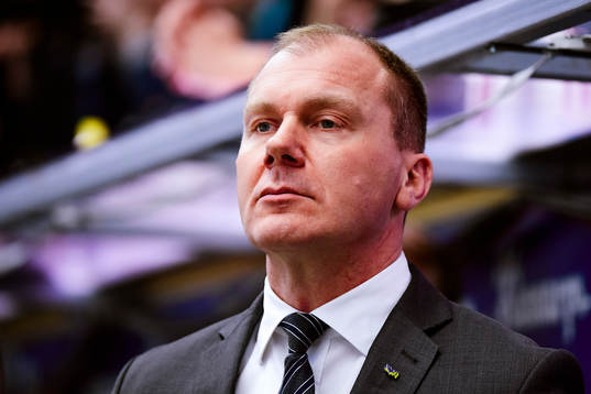 s tränare Johan Lindbom