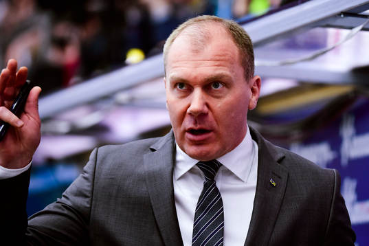 s tränare Johan Lindbom