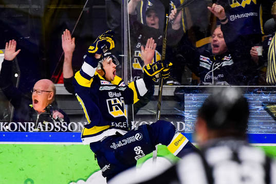 s Christoffer Törngren jublar