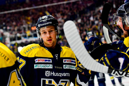 s  Christoffer Törngren jublar