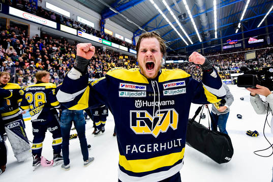 s Mikko Lehtonen  jublar