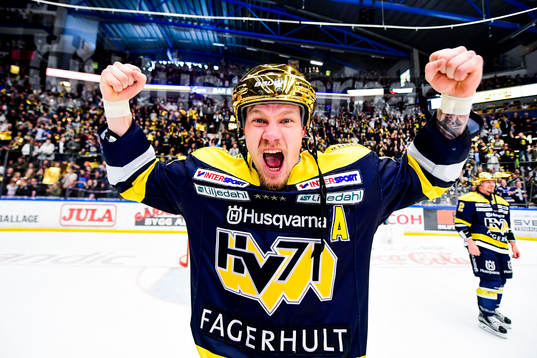 s Simon Önerud jublar