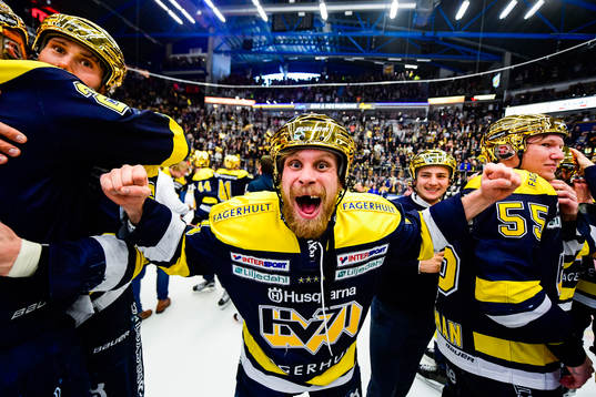 s Mattias Tedenby  jublar