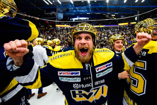 s Mattias Tedenby jublar