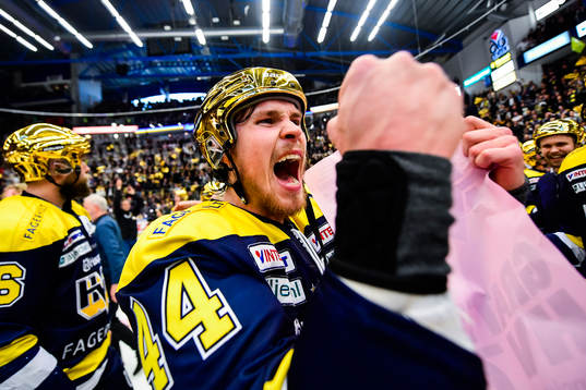 s Mikko Lehtonen  jublar