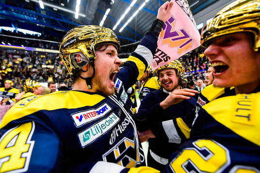 s Mikko Lehtonen jublar