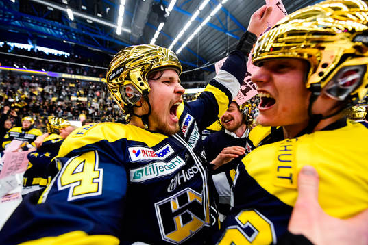 s Mikko Lehtonen jublar