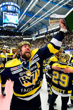 s Christoffer Persson  jublar